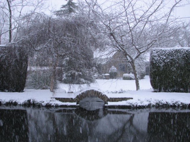 snowingbourton18dec10011.jpg