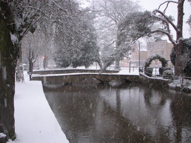 snowingbourton18dec10026.jpg